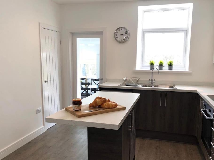 Rhondda Valleys With Breathtaking Riverside Views Llwynypia Exterior foto